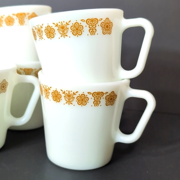 Vintage Pyrex Butterfly Gold lot of 5 Glass Coffee Cups. - Picture 2 of 8